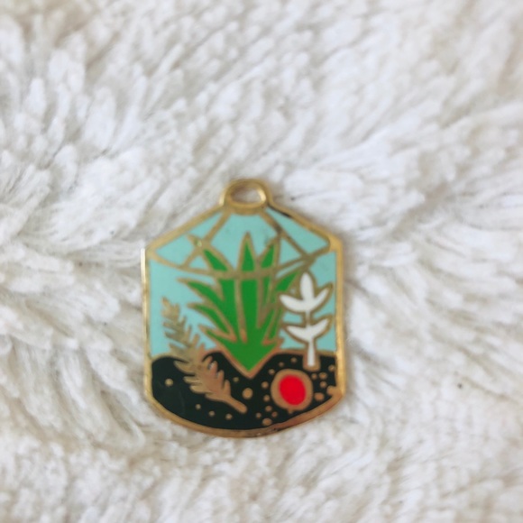 Terrarium plant charm for a necklace - Picture 2 of 5